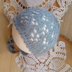 Gorrito celeste calado para newborn