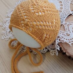 Gorrito newborn mostaza calado