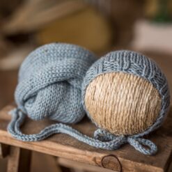 Conjunto de gorrito y wrap celeste