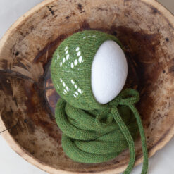 Conjunto verde de gorrito calado y wrap liso a juego