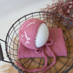 Conjunto de gorrito calado y wrap liso a juego